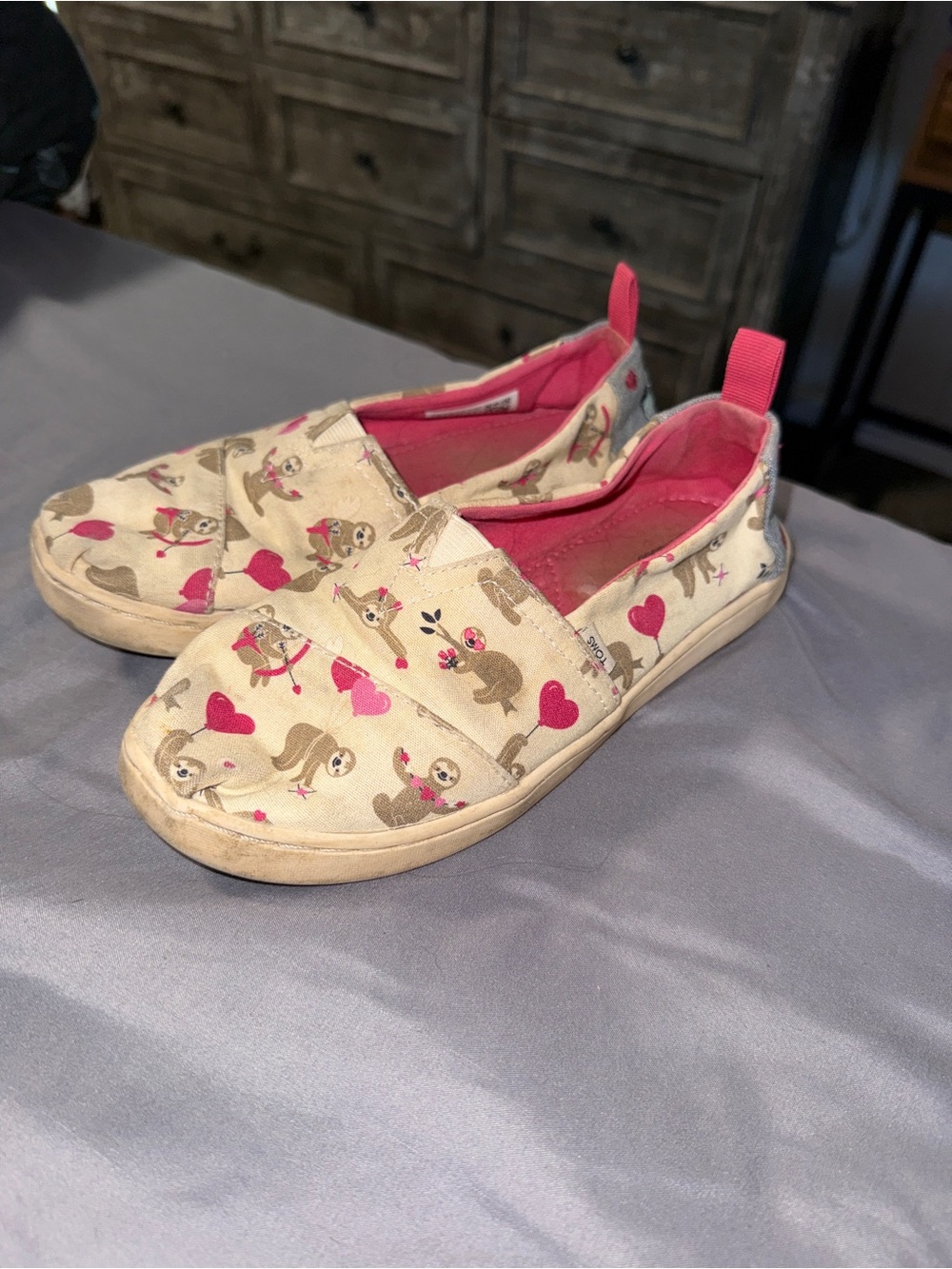 Toms Kids Slip-On Canvas Shoes with Sloth & Heart Print - Cream & Pink